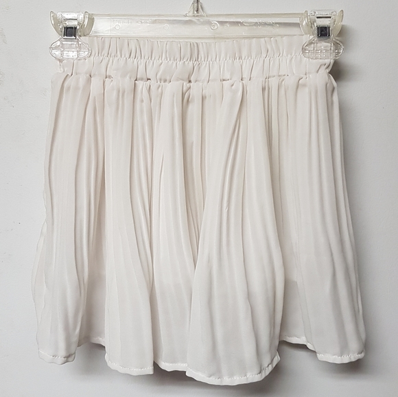 Ivory Gathered Mini Skirt - Picture 2 of 3
